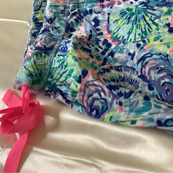 So pretty lilly pulitzer shorts - Picture 4 of 6